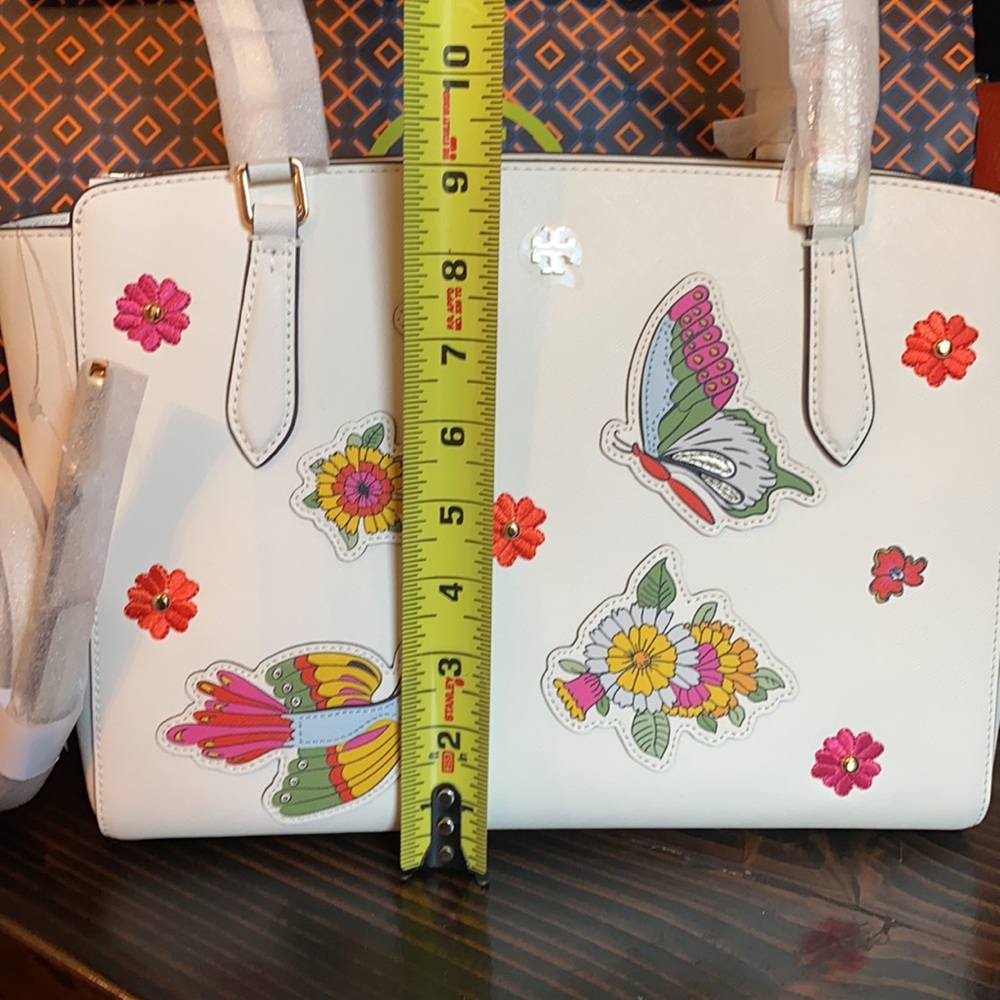 Tory Burch Emerson Crossbody Zip Tote - Picture 4 of 17